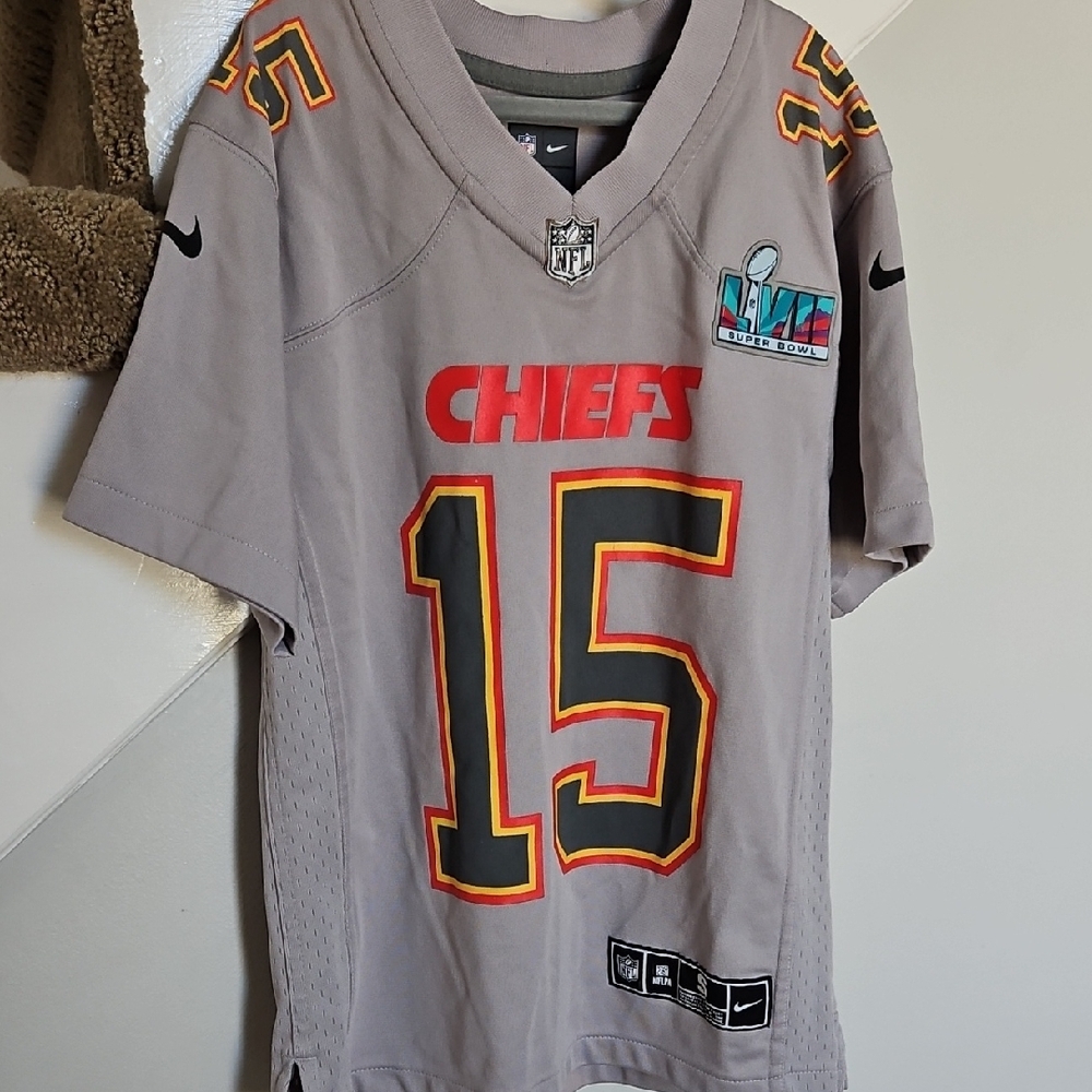 RARE Nike Gray NFL Chiefs Mahomes Jersey Super Bowl LVII Edition- Youth Small- 8